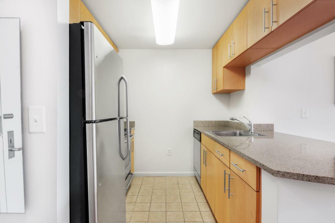 泽西Furnished Quarters At Grove Pointe公寓 外观 照片